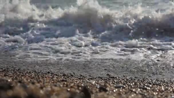 Rocas y mar con olas — Vídeos de Stock