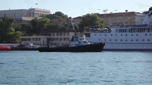Barcos militares en el mar — Vídeo de stock