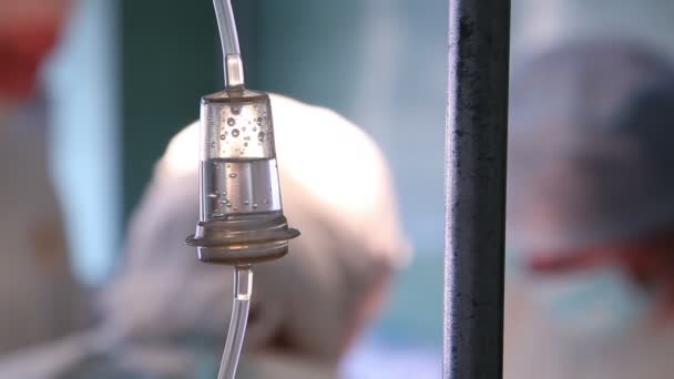Капля в стерильном действии — стоковое видео