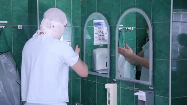 Chirurg mycia rąk — Wideo stockowe