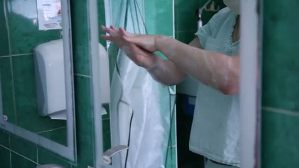 Chirurg mytí rukou — Stock video