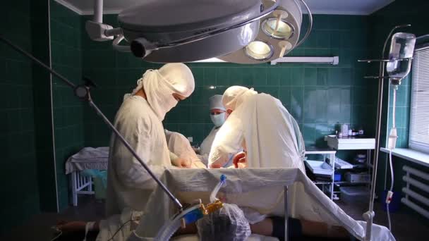 Medical team performing operation — Stock Video