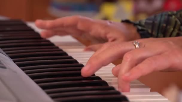 Woman playing piano — Stock Video