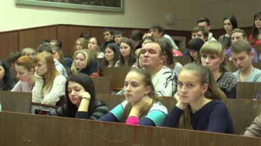 Sınıfta ders öğrenciler