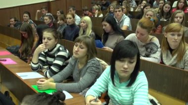 Sınıfta ders öğrenciler