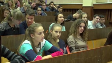 Sınıfta ders öğrenciler