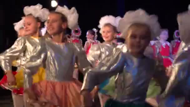 Concerto de danças folclóricas ucranianas — Vídeo de Stock