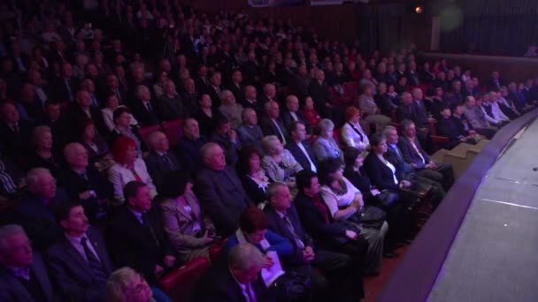 Audience regardant le spectacle — Video