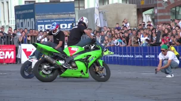 Riders perform stunts — Stock Video