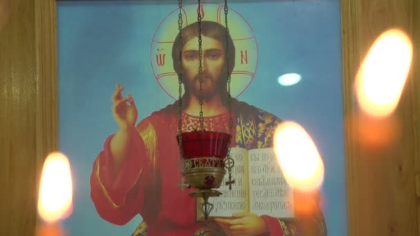 Templom ikon-val a gyertyák — Stock videók