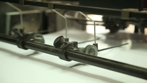Оборудование для коммерческой печати — стоковое видео