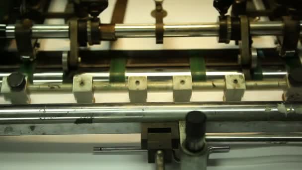Máquina en la imprenta — Vídeo de stock