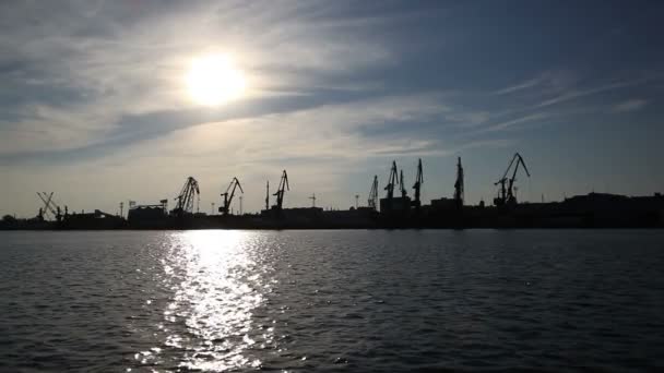 Zeehaven weergave zonsondergang — Stockvideo