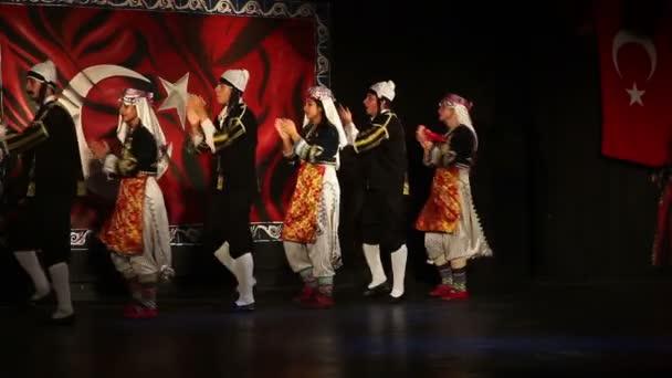Concierto de bailes folclóricos turcos — Vídeo de stock