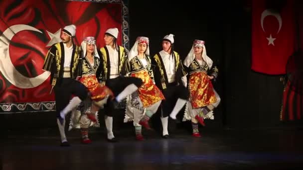 Concierto de bailes folclóricos turcos — Vídeo de stock