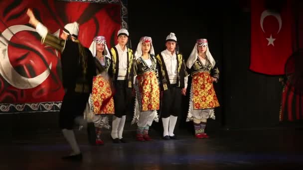 Концерт турецких народных танцев — стоковое видео