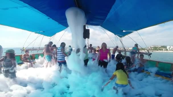 船の上の泡パーティ — ストック動画