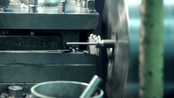 Máquina de torneado de trabajo — Vídeos de Stock