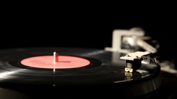 Gramophone record speelt — Stockvideo