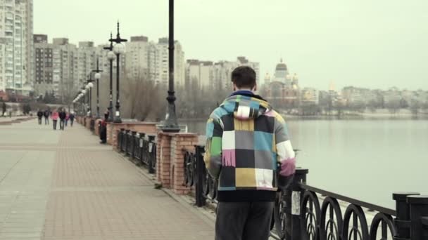 Man running on the waterfront — Stock Video