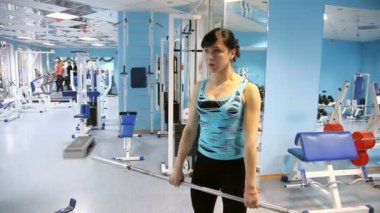 spor salonunda kız ağız kavgası