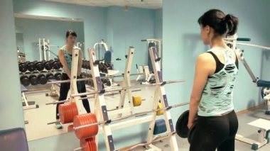 spor salonunda kız ağız kavgası