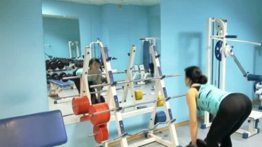 spor salonunda kız ağız kavgası