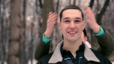 Kız ve erkek eğleniyor