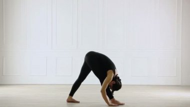 Yoga yapan kadın