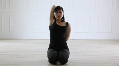 Yoga yapan kadın