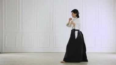 Tai chi chuan yapan kadın