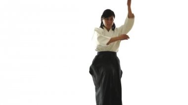 Tai chi chuan yapan kadın