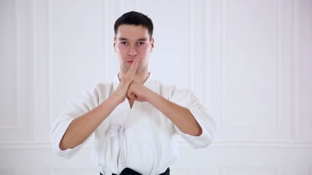 Člověk se zabývá Jiujitsu — Stock video