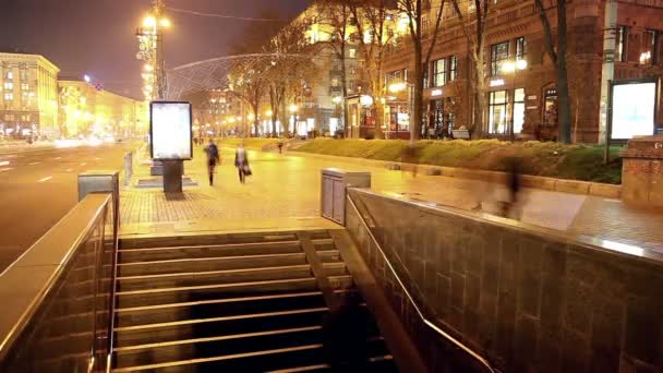 在主要街道 Khreschatyk 上行走的人 — 图库视频影像