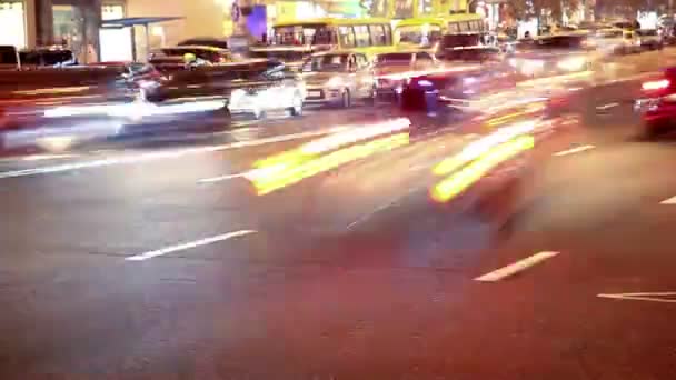 Κυκλοφορία των αυτοκινήτων στην πόλη — Αρχείο Βίντεο
