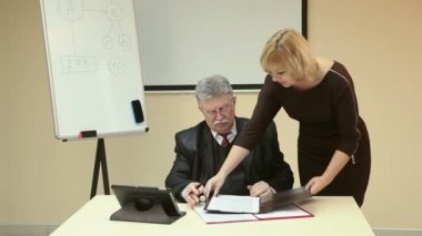 Kadın ve yaşlı işadamı Toplantı