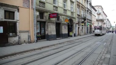 Büyük şehirde tramvay