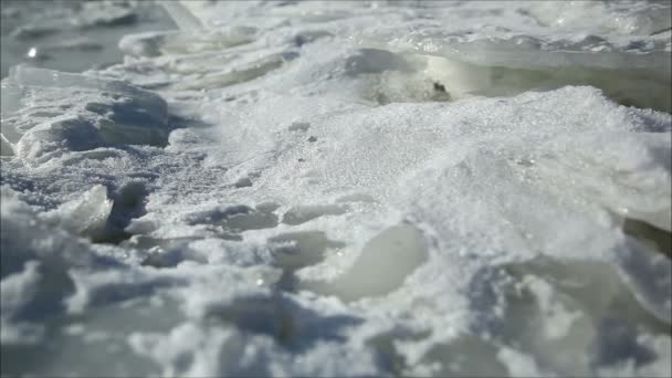 Hielo en el río en invierno — Vídeo de stock