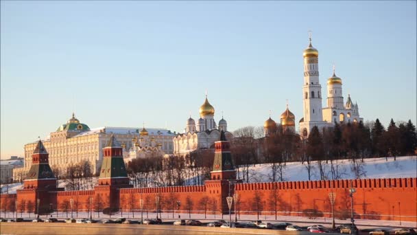 在莫斯科克里姆林宫附近的交通 — 图库视频影像