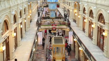 İnsanlar sakız alışveriş merkezi