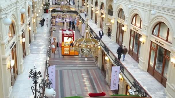 Lidé na žvýkačky shopping center — Stock video