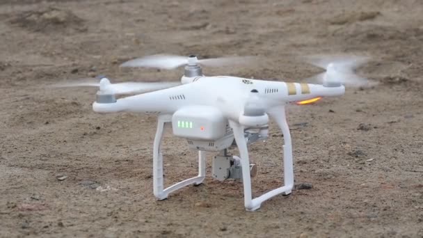 Levegőben kilövésre légi drone — Stock videók