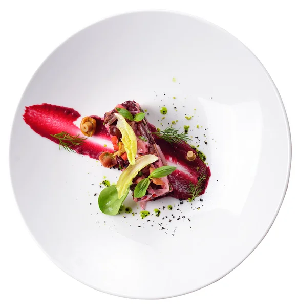 yaratıcı akışı salata, haute cuisine, izole, kırmızı pancar, mushroo