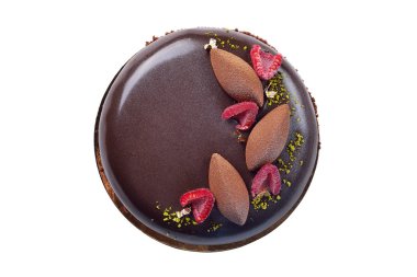 süslü çikolatalı kek ahududu ile gümüş ile dekore edilmiş ve 