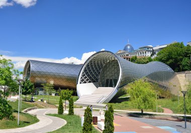 Tiflis tiyatronun modern mimari tasarım. 