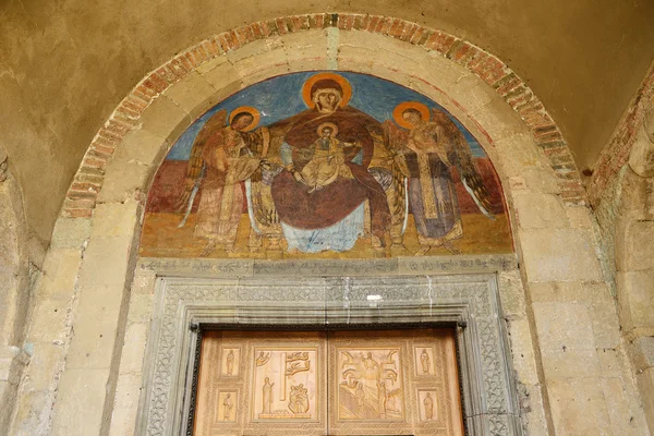 Icono ortodoxo sobre la entrada al complejo del monasterio —  Fotos de Stock