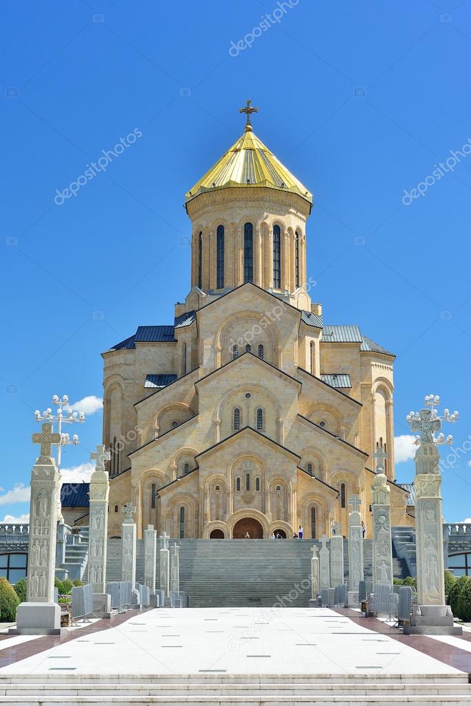 La Catedral de la Santísima Trinidad de Tiflis comúnmente conocida como