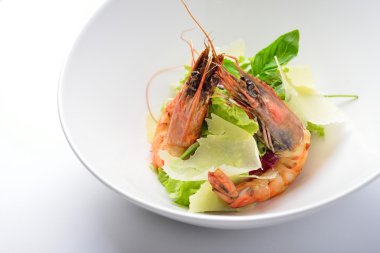 Kral ile Sezar salata karides