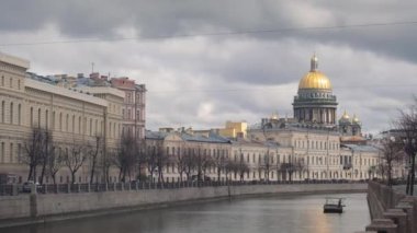 Timelapse St. Isaac Katedrali ve Moyka Nehri, Saint Petersburg, Rusya