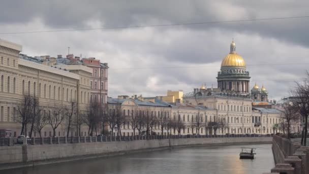 Timelapse Catedral San Isaac Río Moyka San Petersburgo Rusia — Vídeo de stock